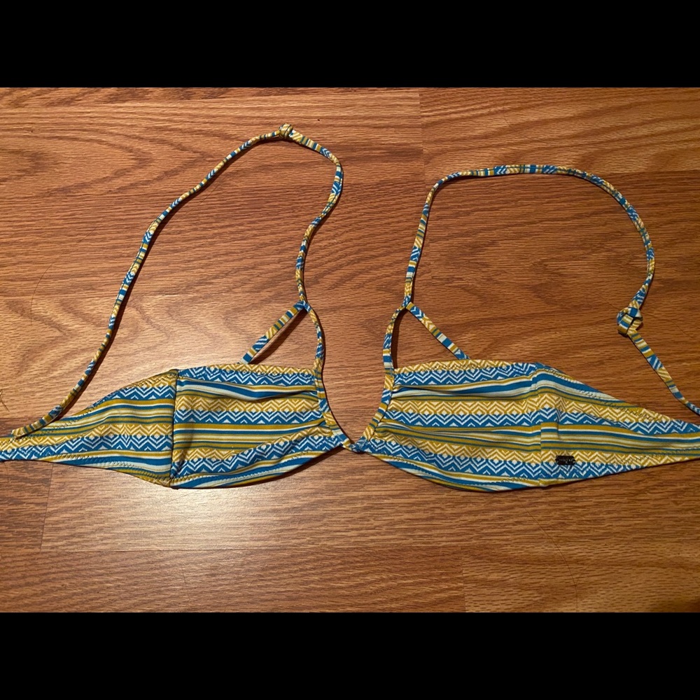 Volcom patterned bikini top